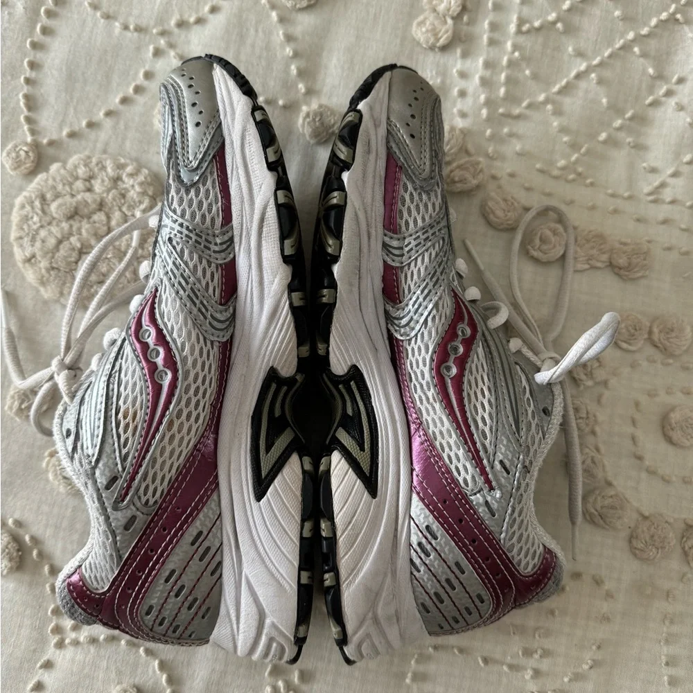 Saucony tennis shoes, 7.5 - Picture 2 of 7